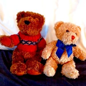 VINTAGE COLLECTIBLE BEARS (2)